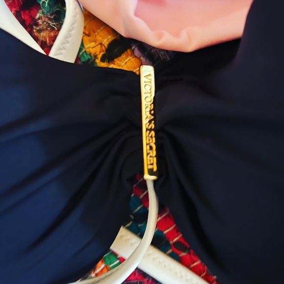 🔥NWT VICTORIA’S SECRET SWIM TOP LOT of 3 36C or LARGE BLACK WHITE PINK PUSH UP - Picture 6 of 10